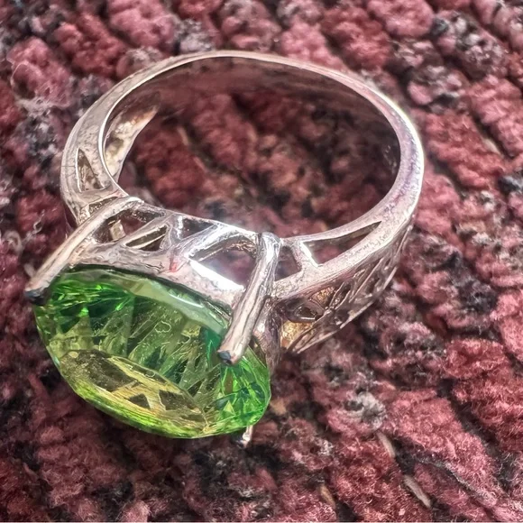 Estate - Contessa Di Capri Peridot & Sterling Ring, size 8 - Picture 4 of 4